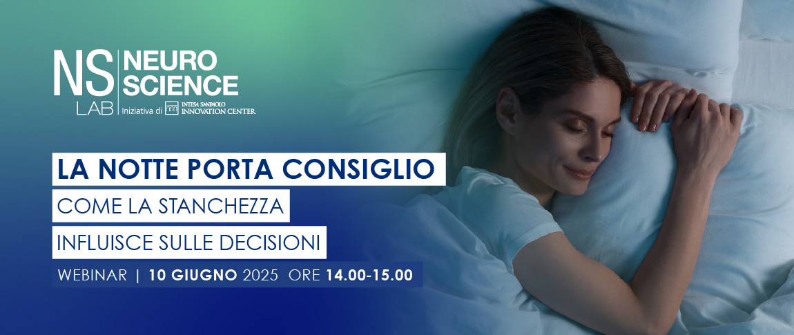 ragazza che dorme sul cuscino