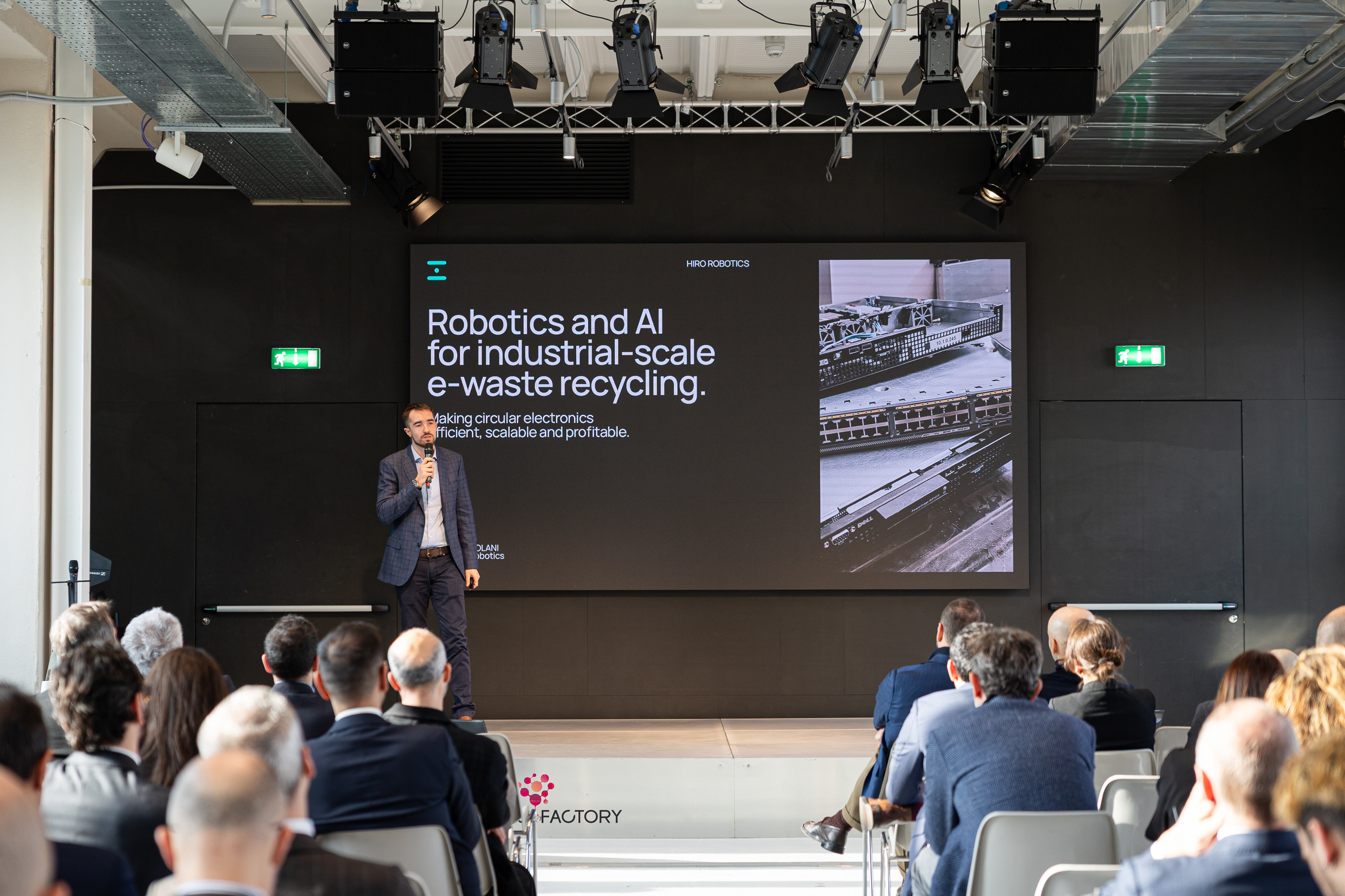 Presentazione robotic and AI for industrial scale e waste recycling