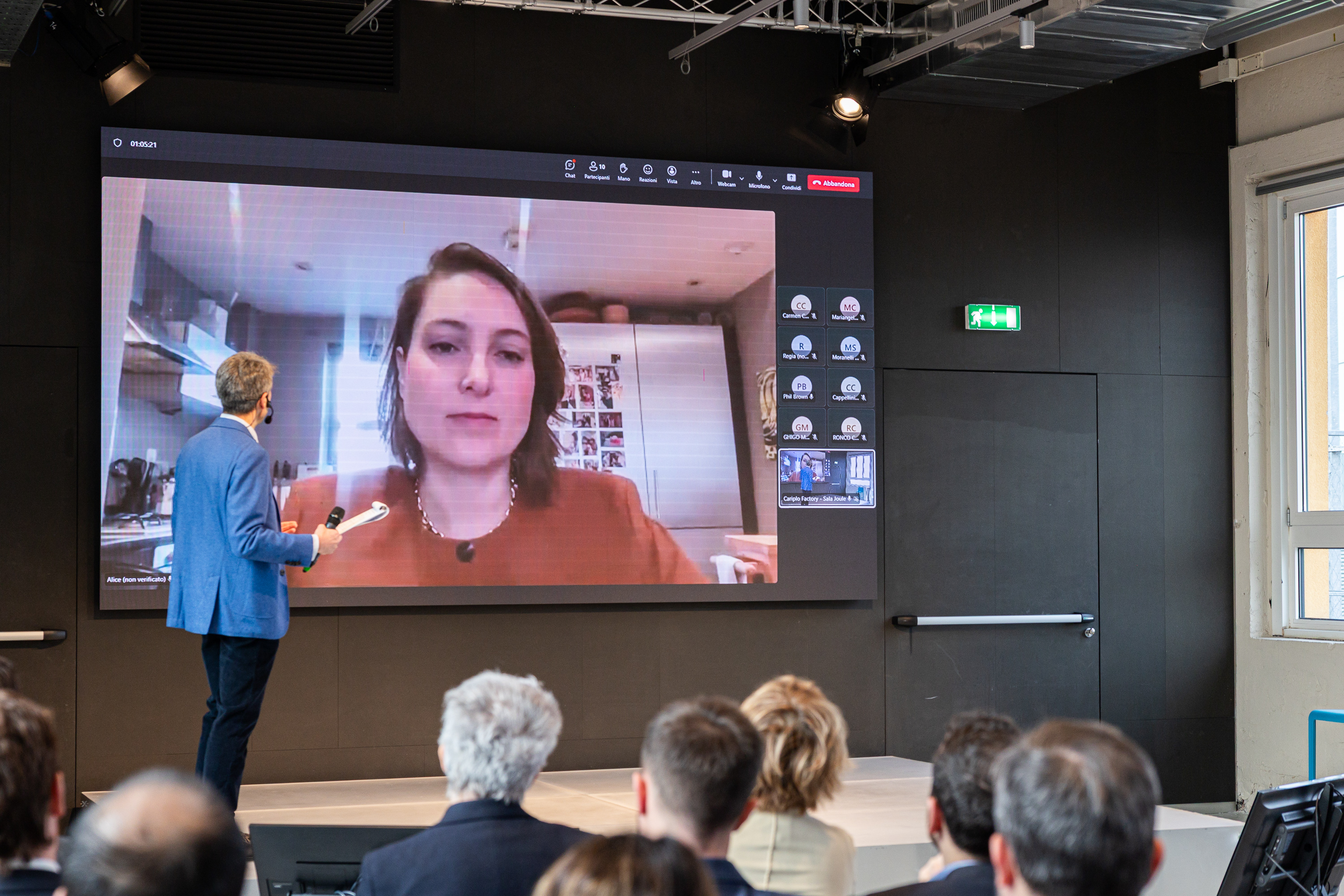 Collegamento con una ragazza dall'evento