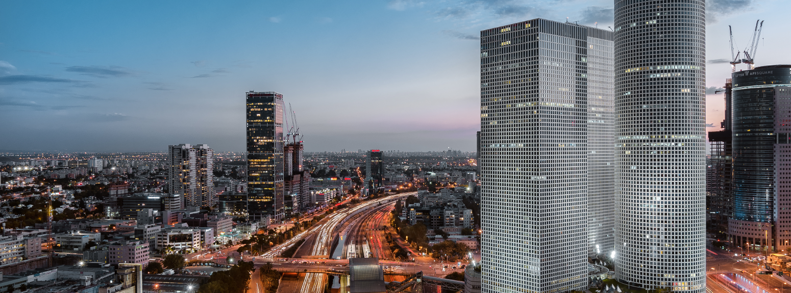 skyline notturno di Tel Aviv