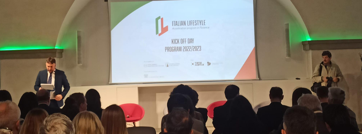 logo di Italian Lifestyle proiettato su una slide durante il kickoff del programma 2023