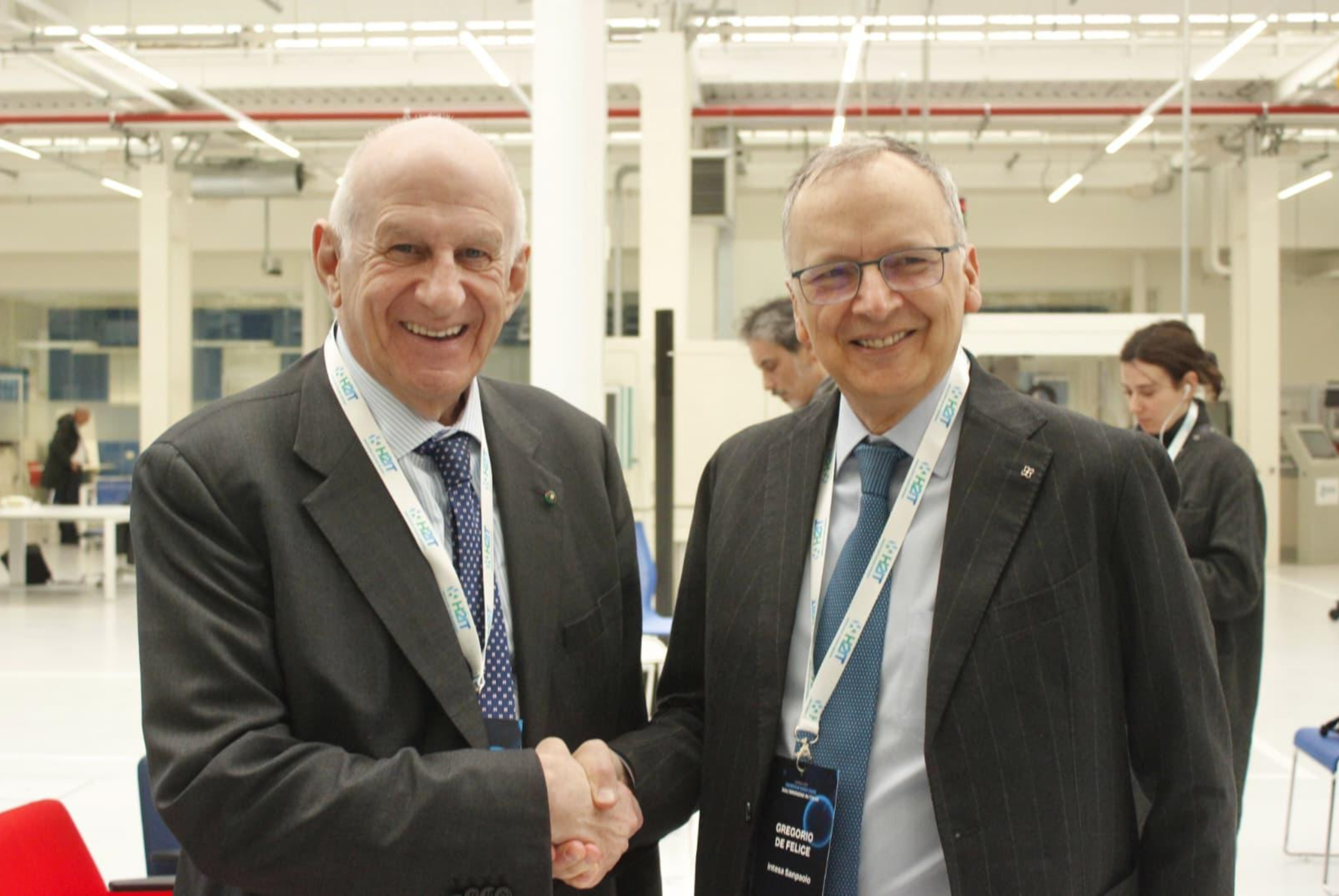 Gregorio de Felice Chief Economist di Intesa Sanpaolo a destra e Alberto Dossi Presidente di H2IT a sinistra