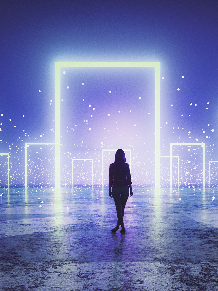 Donna che cammina verso il futuro