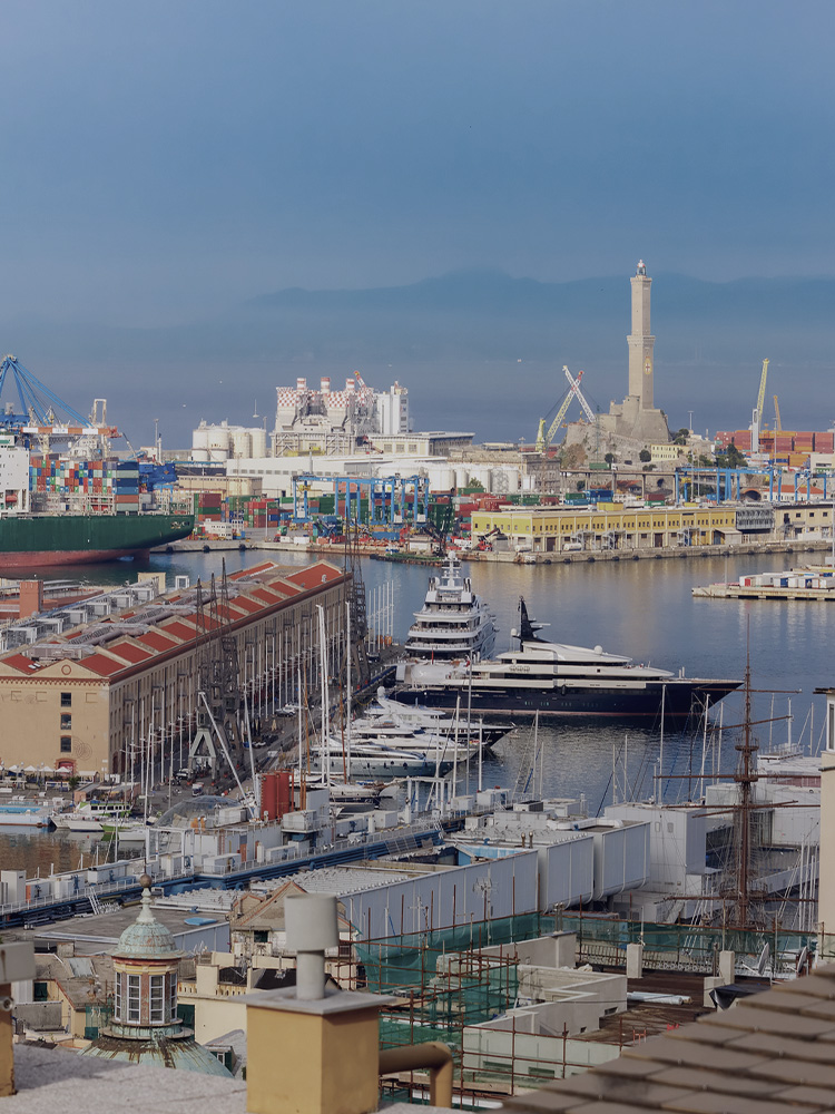 Vista del porto di Genova