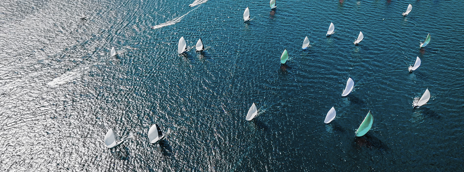 Barche a vela nel mare