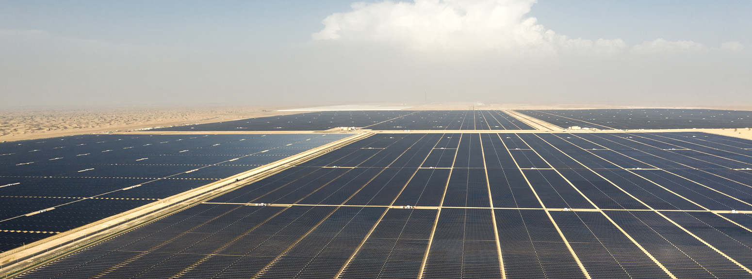 Impianto fotovoltaico nel deserto degli Emirati Arabi