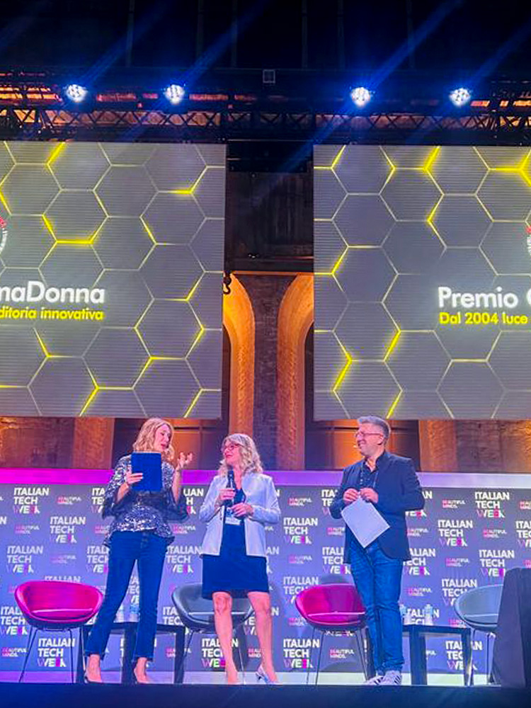 tre donne premiate sul palco dell'evento gammadonna