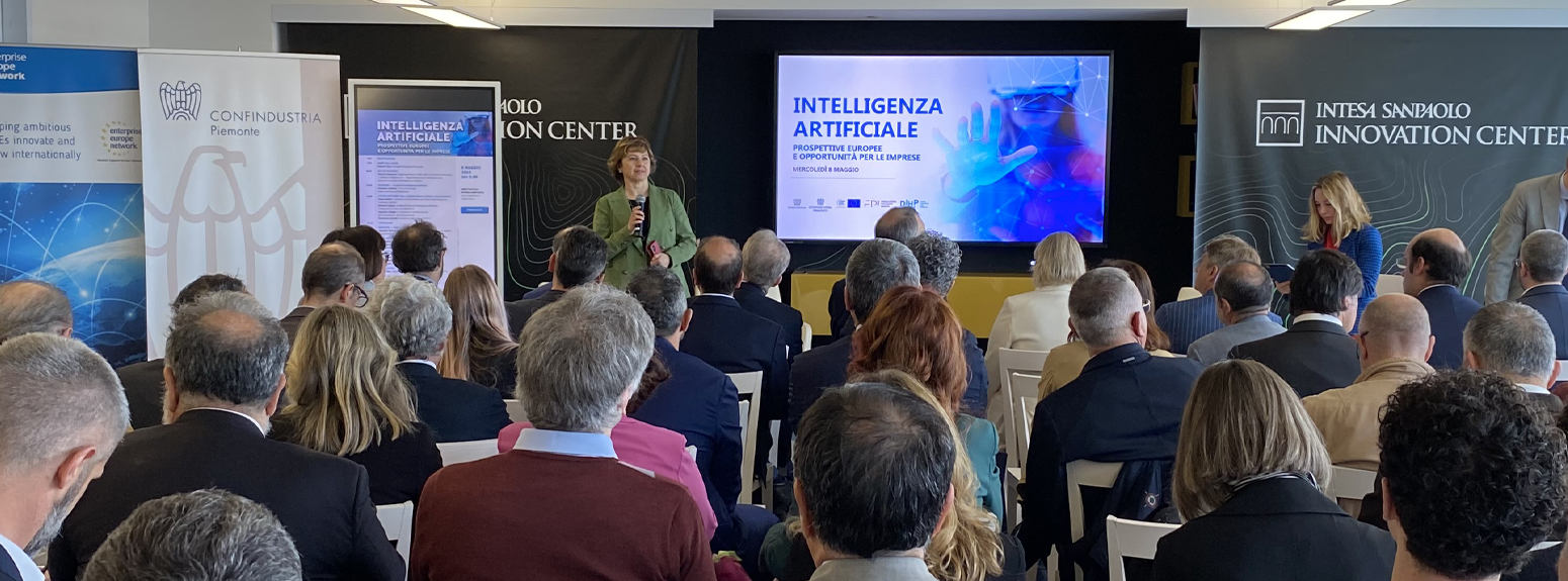 Viviana Bacigalupo che espone all'evento Ai Confindustria Piemonte