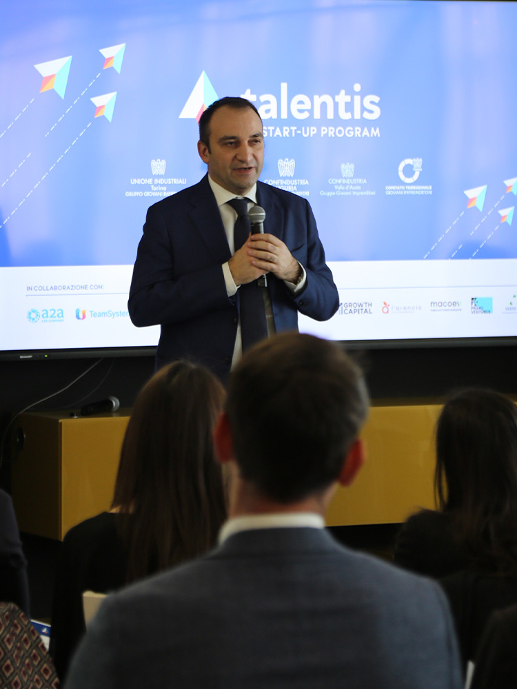 Il sindaco di Torino Stefano Lo Russo introduce la tappa torinese del programma Talentis