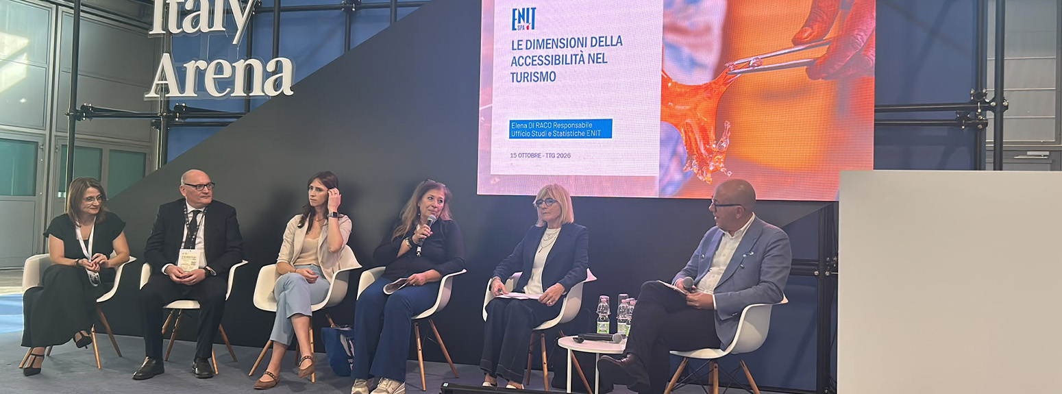 foto conferenza report turismo sostenibile rimini